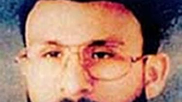 americateve | Esta foto de archivo sin fecha cedida por el Mando Central de Estados Unidos muestra a Abu Zubaydah en un lugar y fecha desconocidos. El informe de la Comisi&oacute;n de Inteligencia del Senado sobre el programa de interrogatorios fuertes de la CIA presen