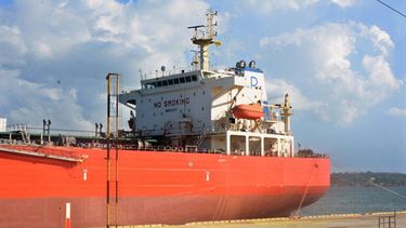 un tripulante de un petrolero de gaesa con rumbo a venezuela desaparece en el mar