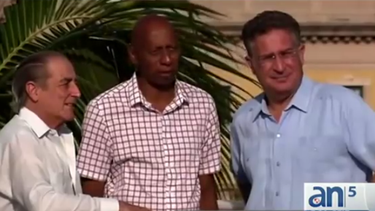 americateve | El anuncio de campaña donde aparece Fariñas provocó polémica en Cuba y el exilio. Ahora Fariñas emitió un comunicado.