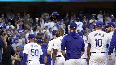Dodgers rinden homenaje póstumo a Scully