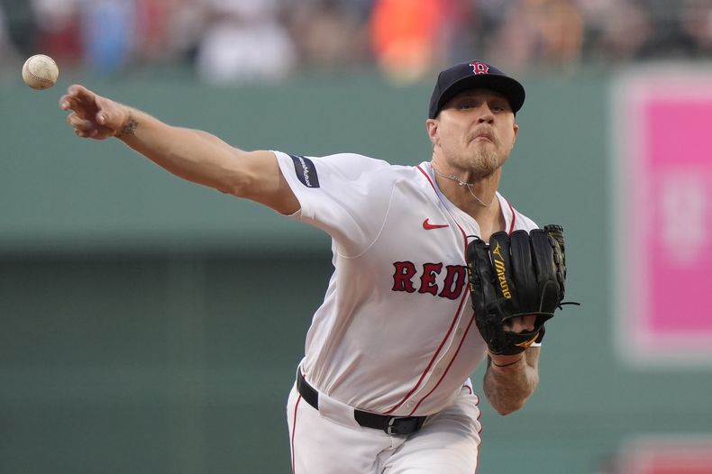 Tanner Houck, de los Medias Rojas de Boston, hace un lanzamiento en el duelo del jueves 13 de junio de 2024, ante los Filis de Filadelfia (AP Foto/Steven Senne)