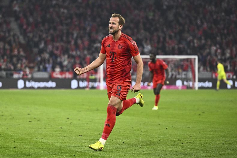 Harry Kane del Bayern Munich celebra tras anotar en el encuentro ante el Stuttgart en la Bundesliga el sábado 19 de octubre del 2024. (Tom Weller/dpa via AP)