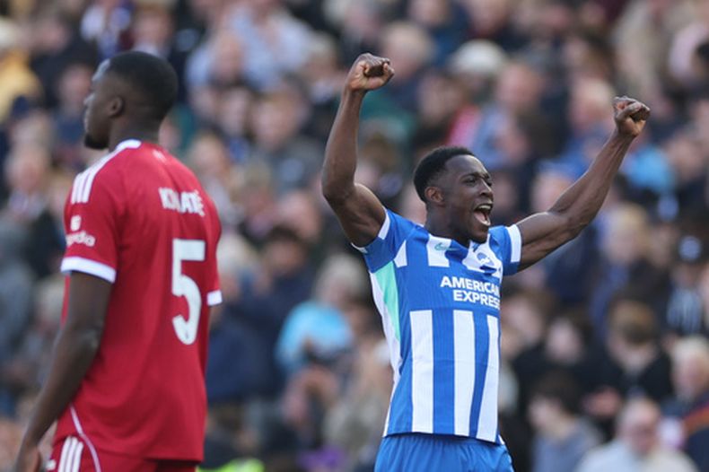 Danny Welbeck del Brighton celebrates tras anotar en el encuentro ante el Liverpool en la Liga Premier el sábado 21 de marzo del 2026. (AP Foto/Ian Walton)