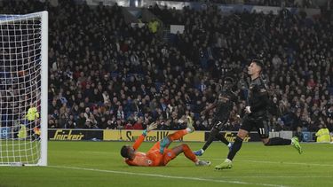 Arsenal amplía su liderato de liga; City y Newcastle empatan