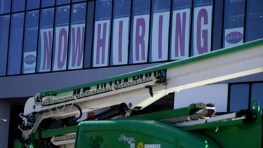 Disminuyen solicitudes de asistencia por desempleo en EEUU