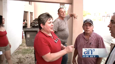 vecinos de un edifico en el east de hialeah estan viviendo con pesimas condiciones de higiene