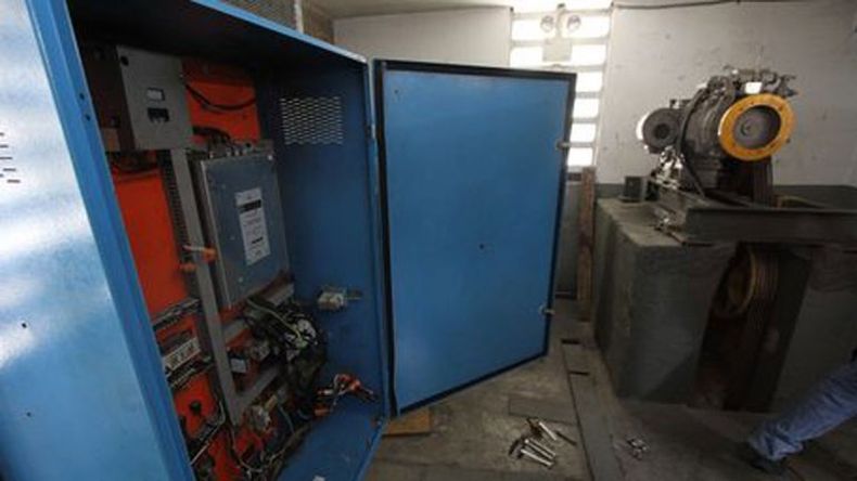 Las consecuencias de la crisis, ha producido un nuevo negocio para maleantes. Ahora se roban piezas de ascensores, ingresando disfrazados como empleados, así sacan las piezas clave de los aparatos para reventa.