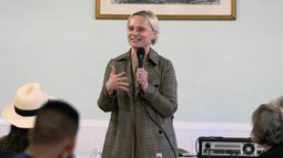 La representante republicana por Indiana Victoria Spartz en un evento en Sheridan, Indiana, el 22 de abril de 2024. (Foto AP/Darron Cummings)