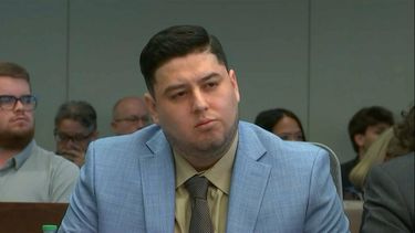 Foto tomada de video que muestra a Miguel Salguero Olivares, acusado de matar a Faith Hedgepeth, una estudiante de la Universidad de Carolina del Norte, en el juicio en Durham, Carolina del Norte, el 7 de octubre del 2026. (Network Pool/via AP)