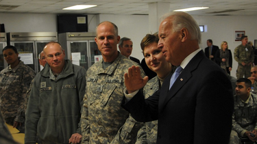 biden anuncia la salida de eeuu de afganistan y reconoce que la razon para permanecer alli es cada vez mas confusa