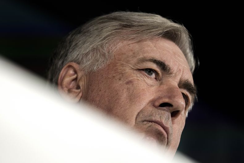 El técnico del Real Madrid Carlo Ancelotti durante una rueda de prensa en Madrid, el martes 23 de mayo de 2023. (AP Foto/Bernat Armangue)