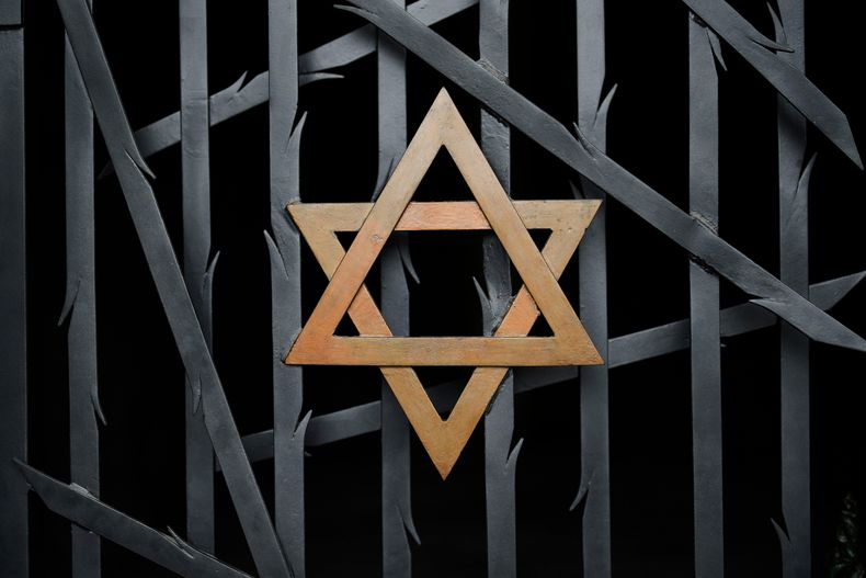 Una estrella de David en el memorial judío en el campo de concentración Dachau en Alemania, el 24 de abril del 2025. (AP foto/Matthias Schrader)