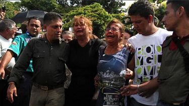 venezuela: el nino le suplico al policia que no lo matara