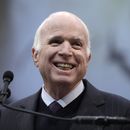 Trump lanza advertencia a McCain tras discurso