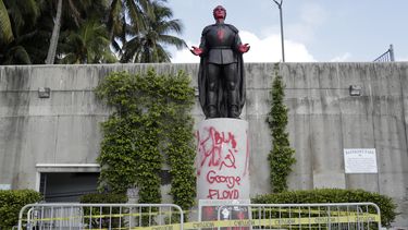 miami: 7 detenidos por vandalismo al atacar estatua de colon