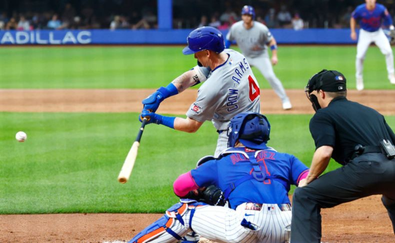 Pete Crow-Armstrong (4), de los Cachorros de Chicago, conecta un jonrón de tres carreras contra los Mets de Nueva York durante la segunda entrada de un partido de béisbol, el martes 23 de junio de 2026, en Nueva York. (Foto AP/Noah K. Murray)