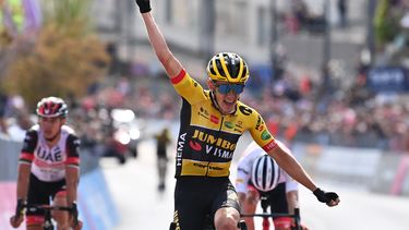 Bouwman gana dura 7ma etapa del Giro; López mantiene la cima