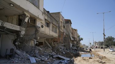 Viviendas parcialmente destruidas en el campamento de refugiados Nur Shams, en Cisjordania, durante el operativo de las fuerzas israelíes en Tulkarem, el jueves 12 de septiembre de 2024. (AP Foto/Nasser Nasser)