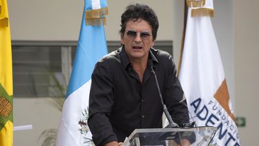 Arjona recibirá Premio Lo Nuestro a la Excelencia