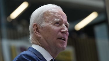 biden firma un decreto para mejorar el acceso a guarderias