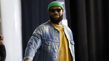 Prueba descarta lesión grave de LeBron