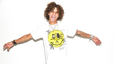 reggaetonero le da marihuana a empleado de burger king