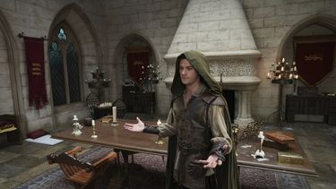 El actor Jack Patten como Robin en el set durante el rodaje de la temporada de diez episodios de Robin Hood, en Belgrado, Serbia, el lunes 5 de mayo de 2025. (Foto AP/Darko Vojinovic)