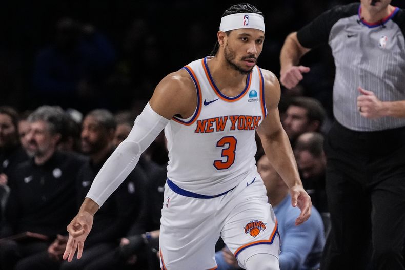 Josh Hart, de los Knicks de Nueva York, festeja tras embocar un triple en el encuentro del miércoles 20 de diciembre de 2023, ante los Nets de Brooklyn (AP Foto/Frank Franklin II)