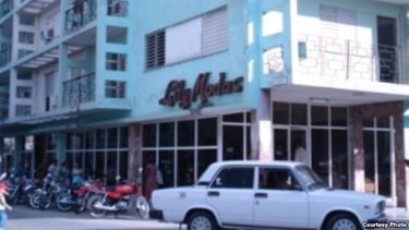 americateve | Los familiares de Antonio Tejeda Leyva aseguraron a fuentes de la disidencia que el mismo fue golpeado en la unidad policial conocida como "Parque 24" y que luego de un día de abandono en una celda lo llevaron al hospital, pero ya era tarde.