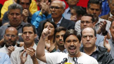 Maduro dice mantendrá Constituyente; Trump lanza advertencia