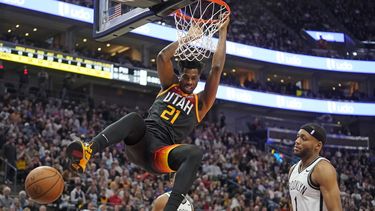 Mitchell anota 27 en su regreso; Jazz arrolla a Nets