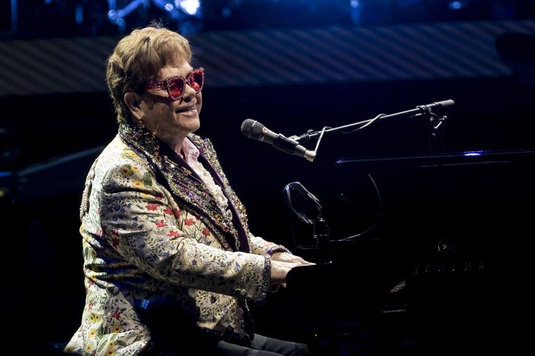 Elton John pospone conciertos en Texas tras contraer COVID