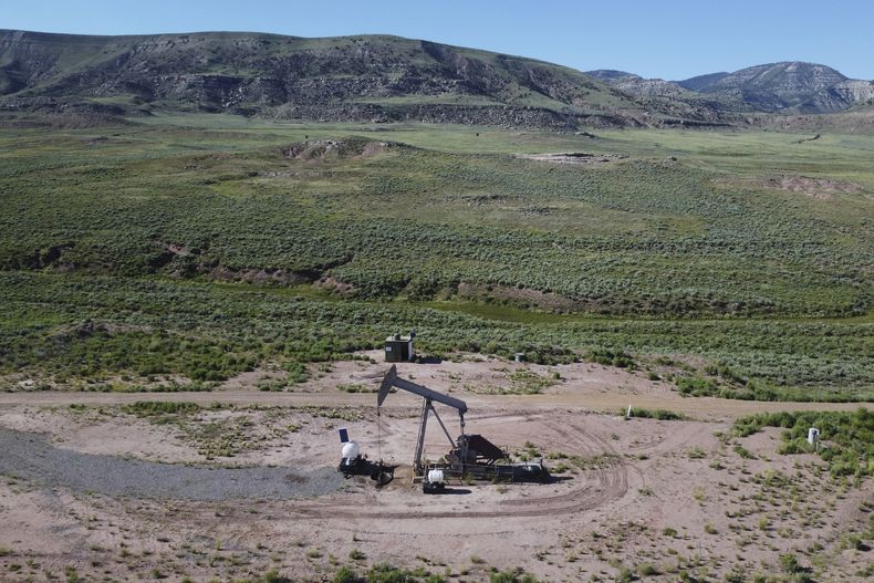 Un pozo petrolero al norte de Helper, Utah, el 13 de julio del 2023. (AP foto/Rick Bowmer)