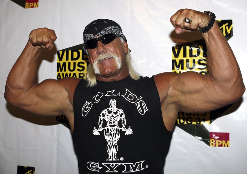 ARCHIVO - Hulk Hogan posa durante el Foro de los MTV Video Music Awards en el Radio City Music Hall, el 30 de agosto de 2006, en Nueva York. (Foto AP/Jason DeCrow, File)