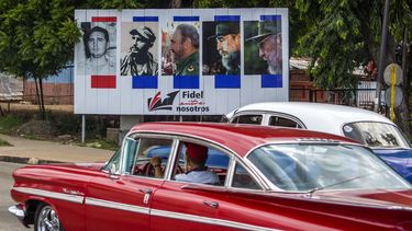 decretan nueve dias de duelo nacional por muerte de castro