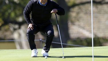 Incluso sano, Woods tiene problemas en el campo de Riviera