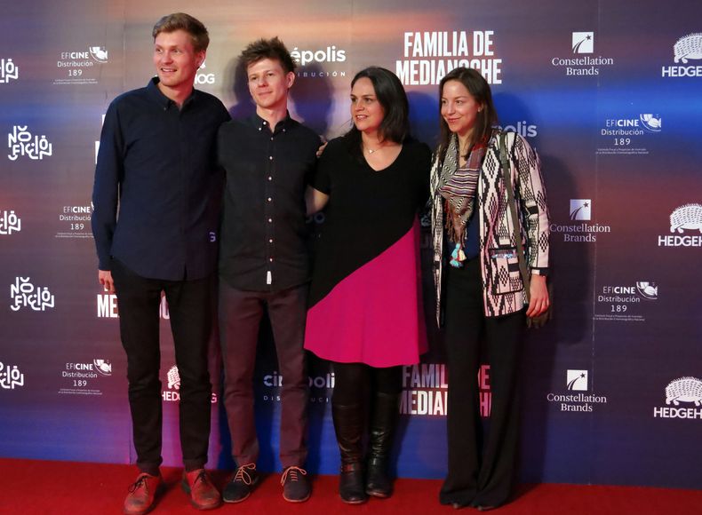 ESP-CIN_FAMILIA_DE_MEDIANOCHE-0.jpg