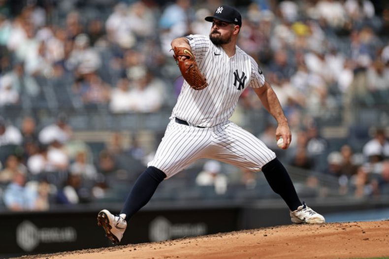El abridor Carlos Rodón de los Yankees de Nueva York lanza ante los Rays de Tampa Bay, el martes 22 de septiembre de 2026, en Nueva York. (AP Foto/Adam Hunger)