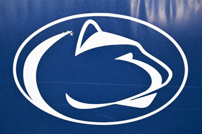 ARCHIVO – El logotipo del León del Monte Nittany antes de un juego de fútbol americano colegial entre Penn State y Delaware, el 9 de septiembre de 2023, en State College, Pensilvania. (AP Foto/Barry Reeger, Archivo)