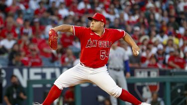 Soto se queda sin juego perfecto pero Angelinos remontan