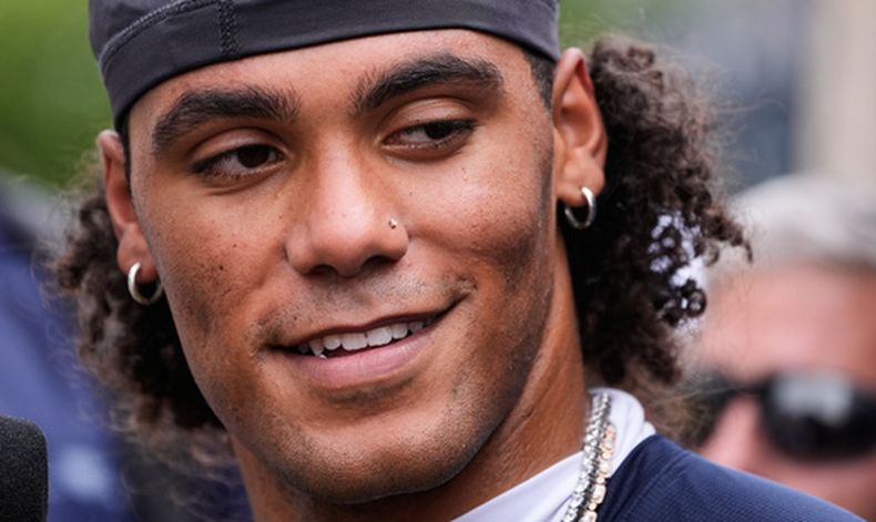 Christian González, cornerback de los Patriots de Nueva Inglaterra, durante el campamento de pretemporada, el martes 28 de julio de 2026, en Foxborough, Massachusetts. (AP Foto/Charles Krupa)