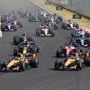 El piloto de McLaren Lando Norris lidera en la largada del Gran Premio de Hungría, el domingo 26 de julio de 2026. (AP Foto/Darko Bandic)
