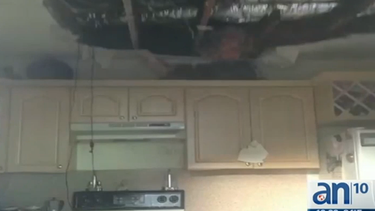 americateve | Dos familias de Hialeah no saben donde dormir esta noche luego de que su casa fuera pasto de las llamas