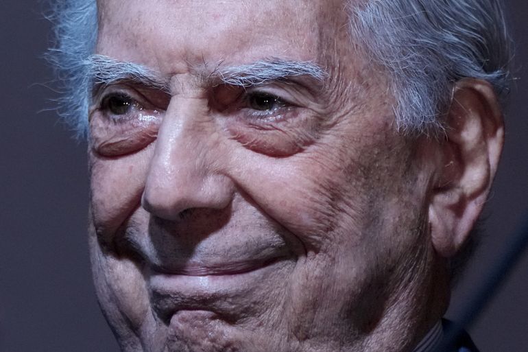 Vargas Llosa reivindica libertad del español en Buenos Aires