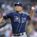 El abridor de los Rays de Tampa Bay Shane McClanahan trabaja en la primera entrada en el juego ante los Padres de San Diego el viernes 16 de junio del 2023. (AP Foto/Gregory Bull)