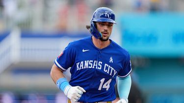Jac Caglianone, de los Reales de Kansas City, corre las bases después de batear un jonrón solitario durante la novena entrada del juego de béisbol contra los Cardenales de San Luis, el domingo 21 de junio de 2026, en Kansas City, Missouri. (AP Foto/Charlie Riedel)
