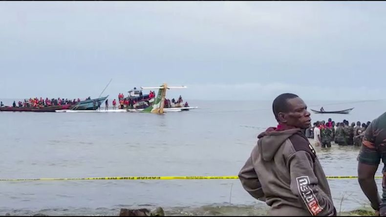 AFR-GEN TANZANIA-AVIÓN ESTRELLADO
