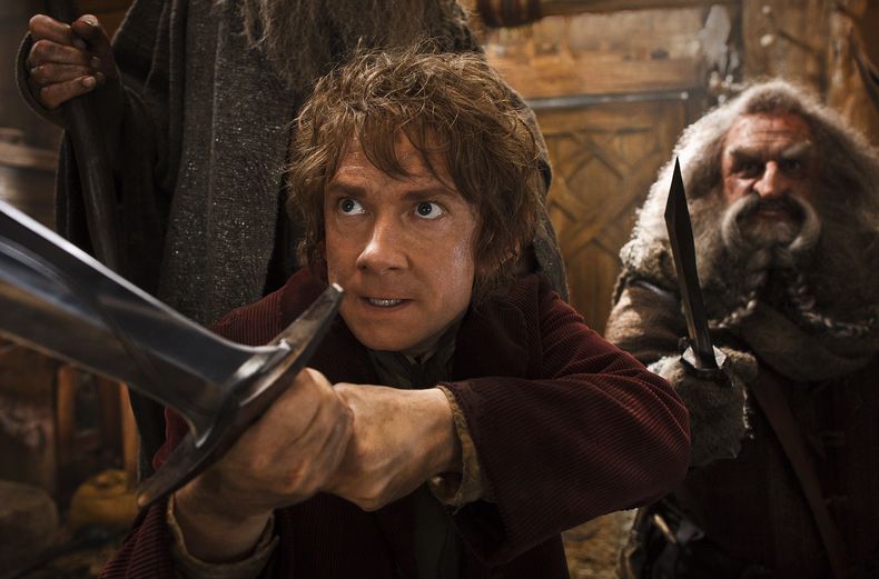 Imagen difundida por los estudios Warner Bros. que muestra a los actores Martin Freeman (izquierda) y John Callen en una escena de "The Hobbit: The Desolation of Smaug". (Foto AP/Warner Bros., Mark Pokorny)