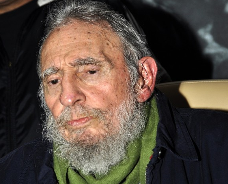 Dictador Fidel Castro hace la primera aparición pública en 9 meses. Asistió a la inauguración de un estudio y laboratorio de arte en un barrio de la capital cubana