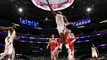 Pacers doblegan a Wizards; doble doble de Haliburton
